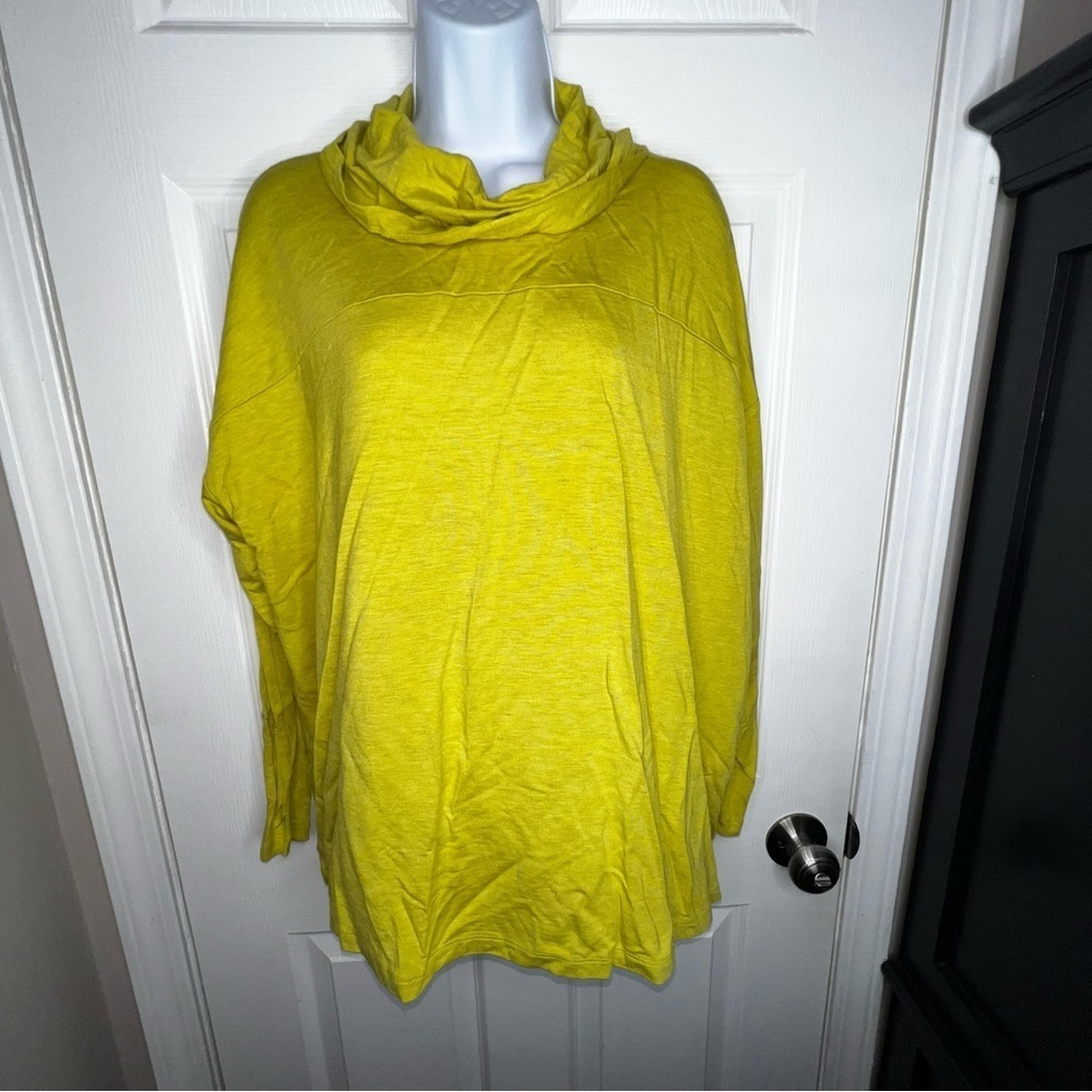 NWT Cabi Women’s Small # 4193 Ease Turtleneck Bright Moss Sweater Top S $95 - Picture 4 of 14